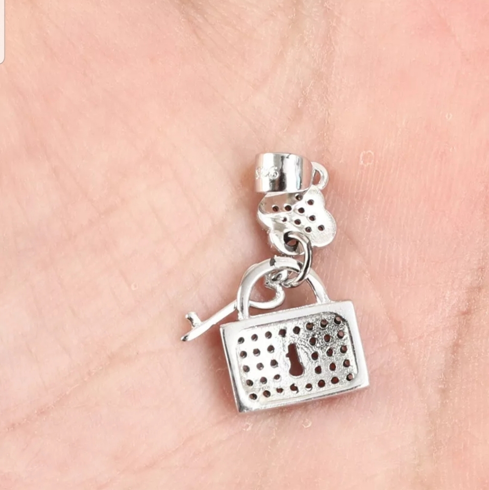 Emerald sterling silver lock & key pendant - Picture 4 of 4